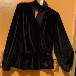 Cute black top great for a night out !!